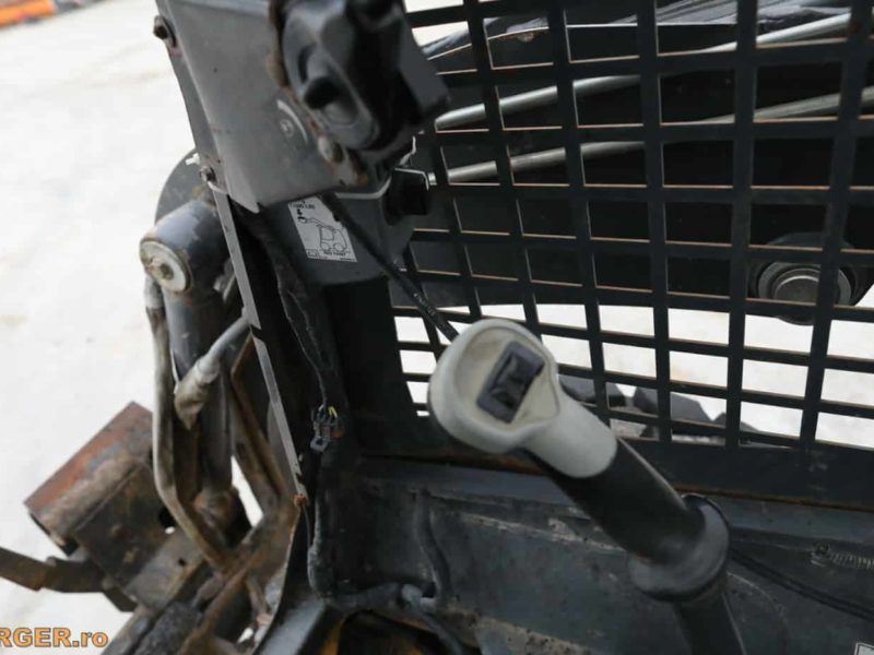 Mini-incarcator New Holland L215