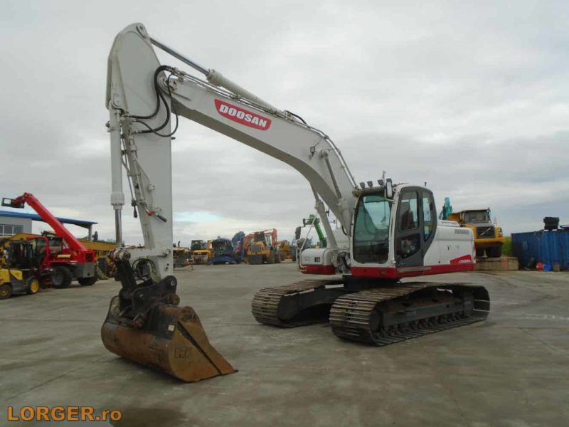 Excavator pe senile Doosan DX225 LC