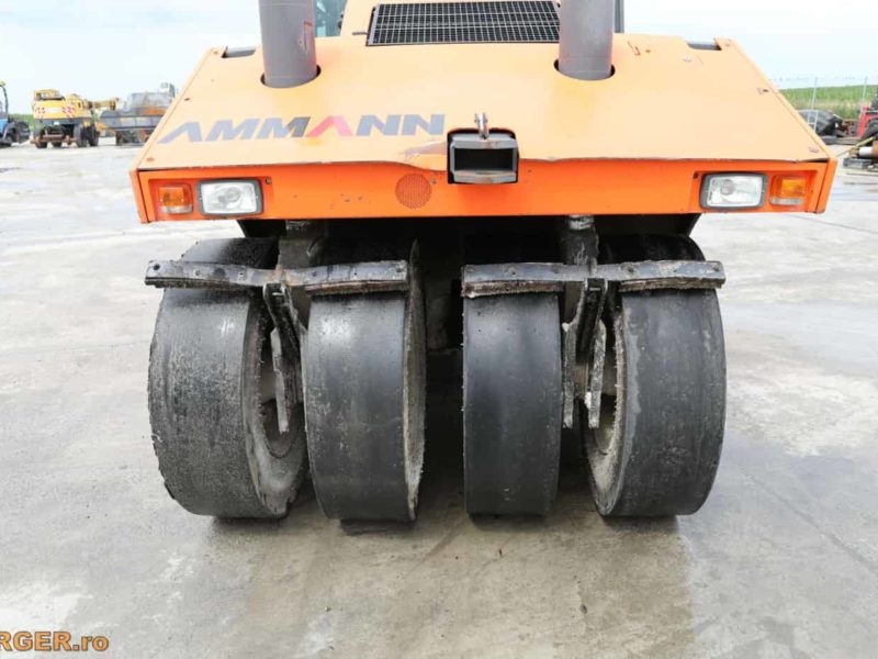 Compactor pe cauciucuri Ammann AP 240