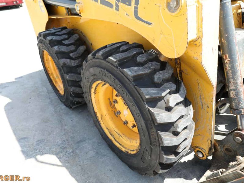 Mini-incarcator Gehl 4240