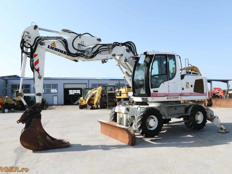 Excavator pe pneuri Liebherr A914