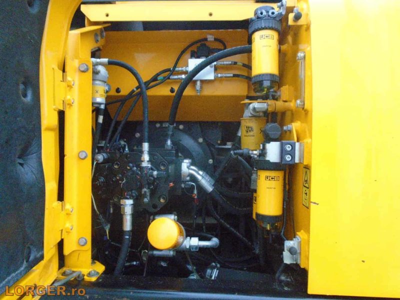 Excavator pe senile JCB JS131 LC+