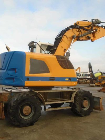 Excavator pe Pneuri