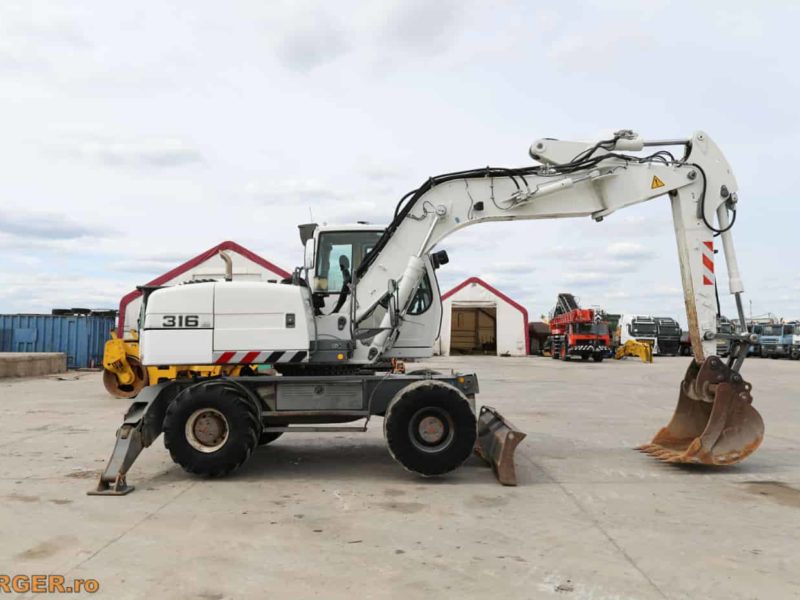 Excavator pe pneuri Liebherr A316 Litronic